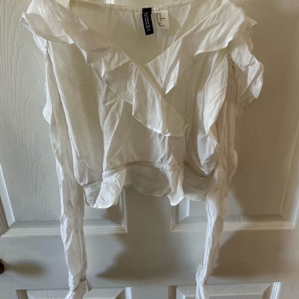 H&M White Ruffled Blouse